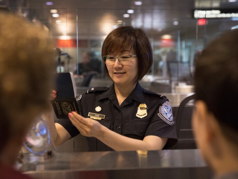 Cách điền tờ khai nhập cảnh Nhật Bản (Disembarkation&nbsp;Card)